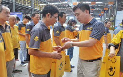 上世紀(jì)80至90年代年輕人和農(nóng)民工進(jìn)工廠或做泥水工;本世紀(jì)10年代主要從事個體工商戶、中介、快遞員和創(chuàng)業(yè)等;20年代開始轉(zhuǎn)入直播和自由職業(yè)者&hellip;每個時期隨著中國經(jīng)濟(jì)轉(zhuǎn)型和技術(shù)升級更新,人們的工作就業(yè)也隨之轉(zhuǎn)變?